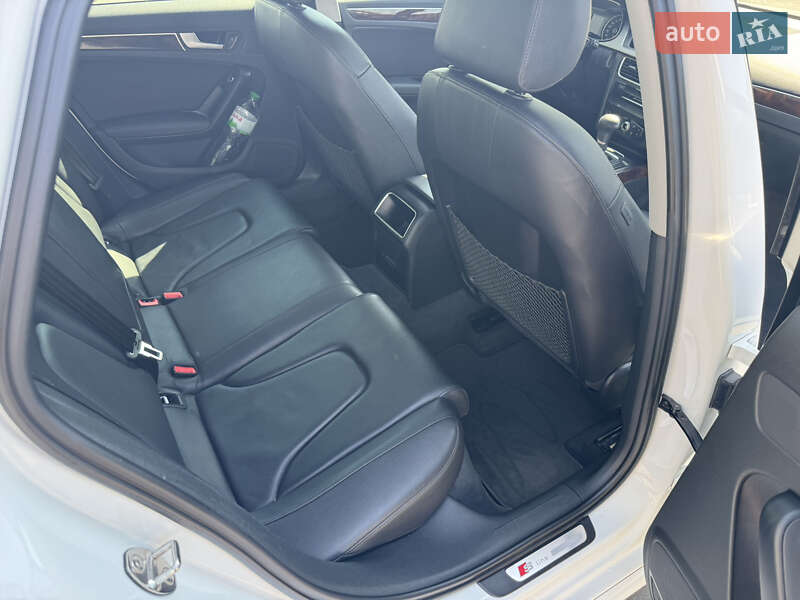 Седан Audi A4 2014 в Ровно