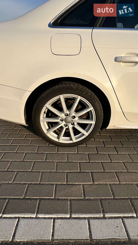 Седан Audi A4 2014 в Нововолынске
