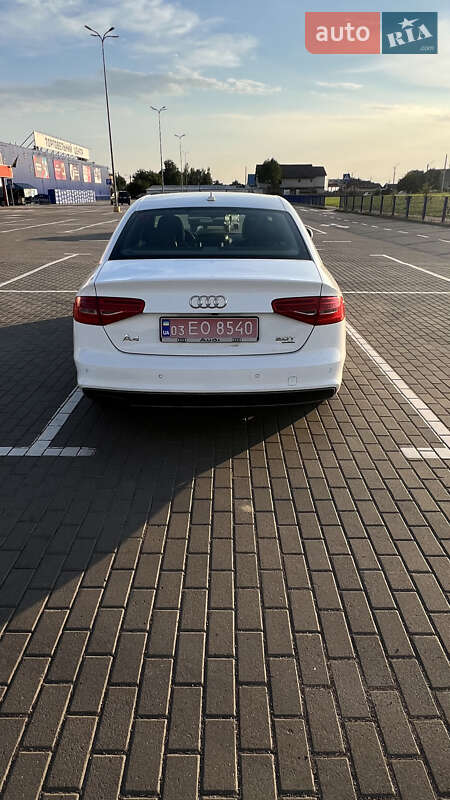 Седан Audi A4 2014 в Нововолынске
