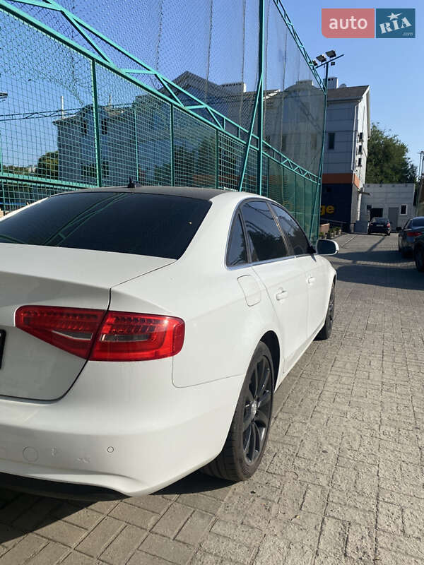 Седан Audi A4 2012 в Днепре