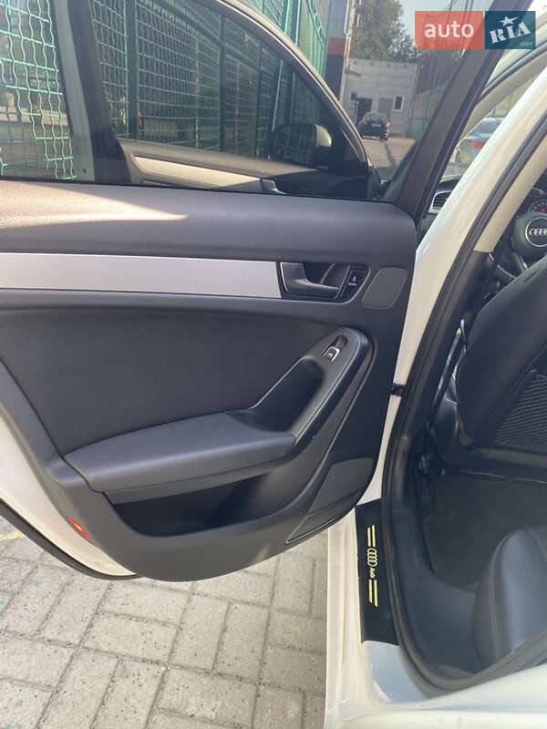 Седан Audi A4 2012 в Днепре