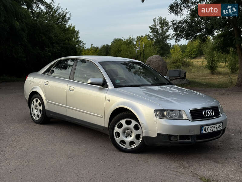 Седан Audi A4 2000 в 