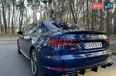 Седан Audi A4 2017 в 