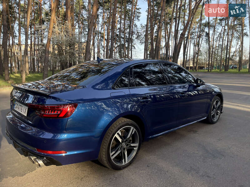 Седан Audi A4 2017 в Киеве