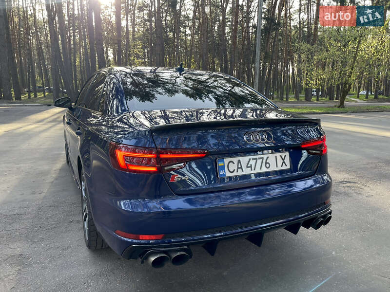 Седан Audi A4 2017 в Киеве