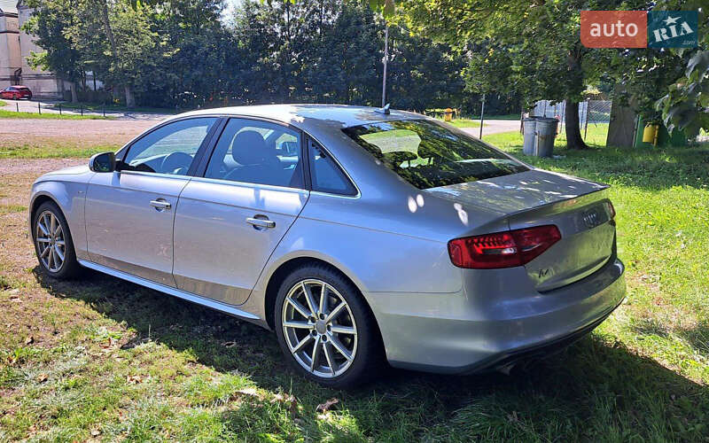 Седан Audi A4 2015 в Львове