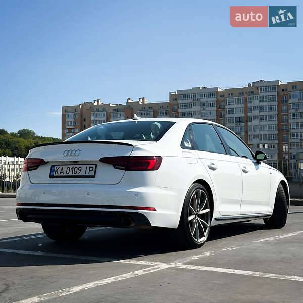 Седан Audi A4 2018 в Львове
