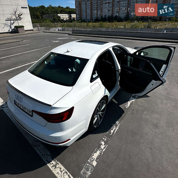 Седан Audi A4 2018 в Львове