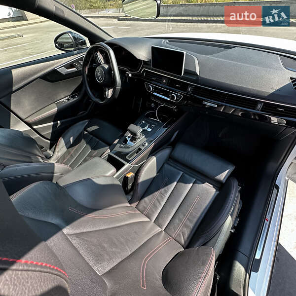 Седан Audi A4 2018 в Львове