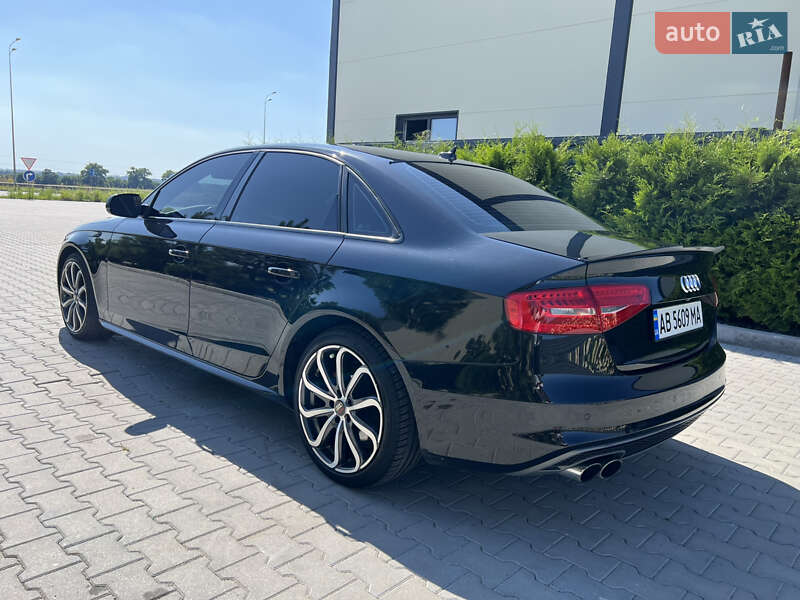 Седан Audi A4 2013 в Виннице