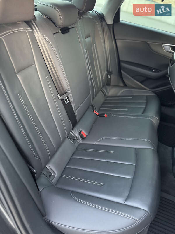 Седан Audi A4 2020 в Киеве