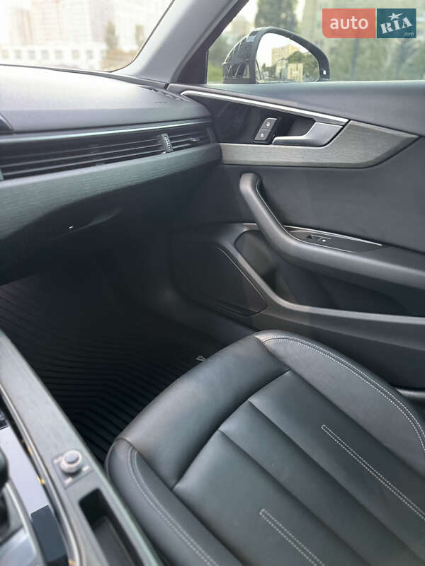 Седан Audi A4 2020 в Киеве