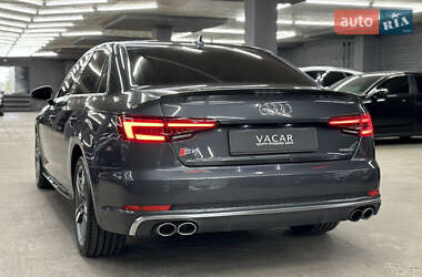 Седан Audi A4 2018 в 