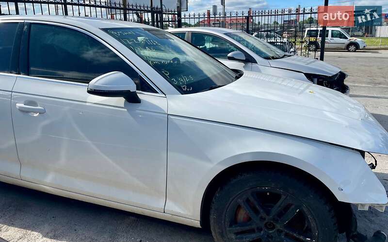 Седан Audi A4 2016 в Киеве