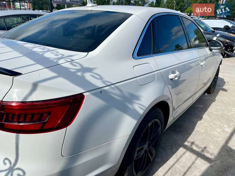 Седан Audi A4 2016 в Киеве