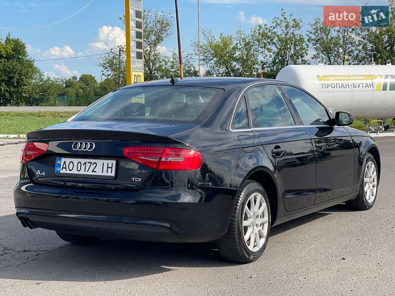 Седан Audi A4 2012 в Ужгороде