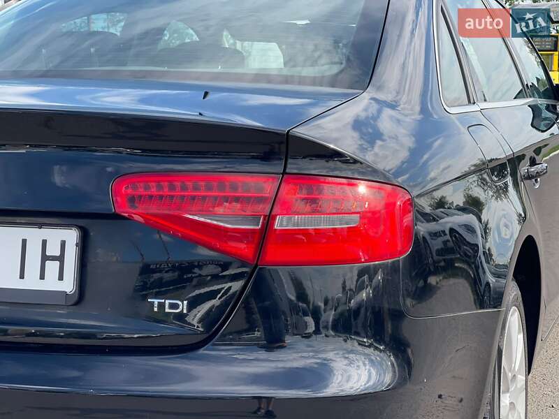 Седан Audi A4 2012 в Ужгороде