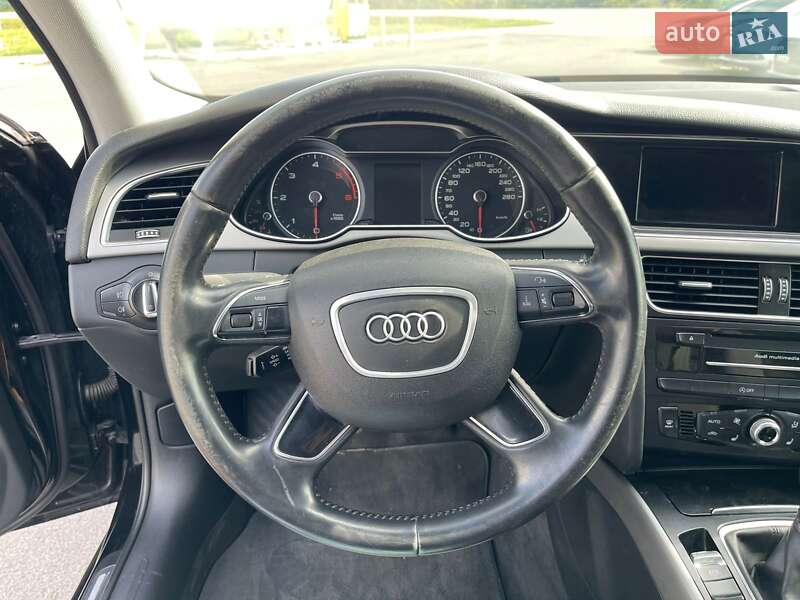 Седан Audi A4 2012 в Ужгороде