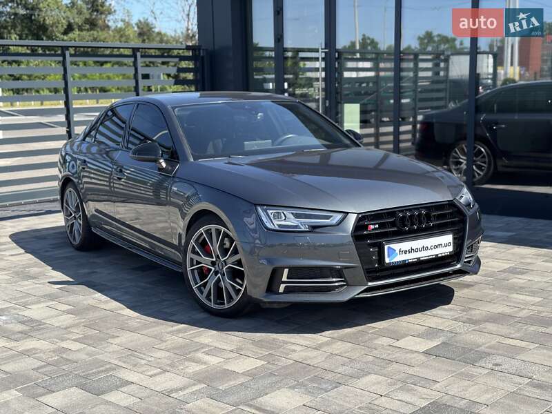 Седан Audi A4 2019 в 