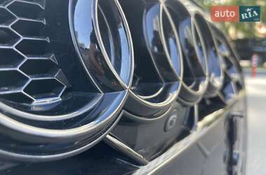 Седан Audi A4 2022 в 