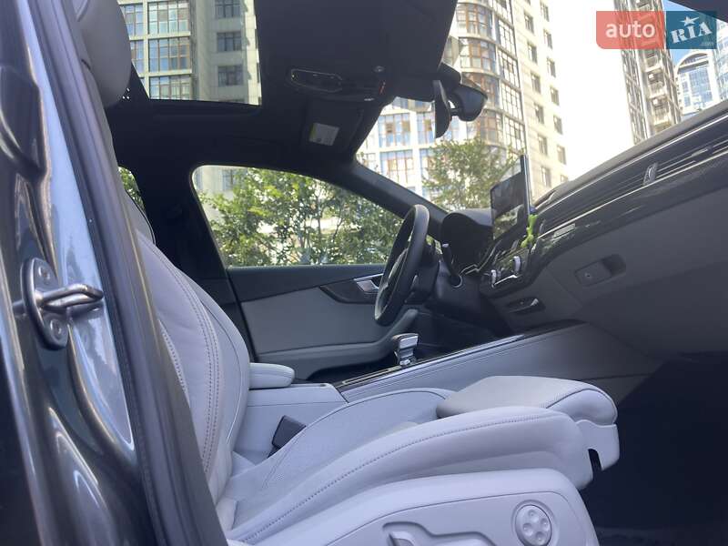 Седан Audi A4 2022 в Киеве
