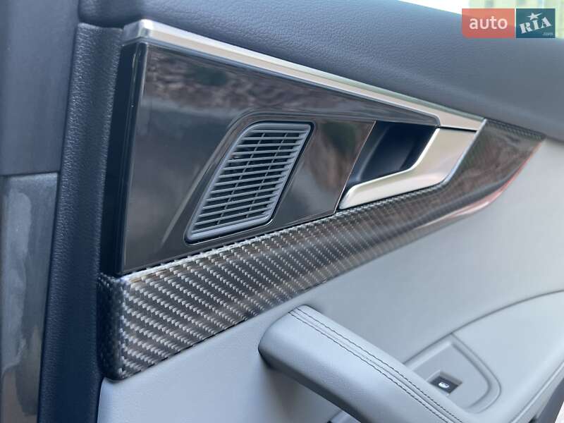 Седан Audi A4 2022 в Киеве