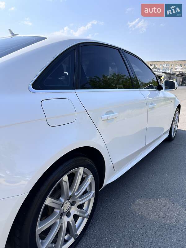 Седан Audi A4 2012 в Тульчине