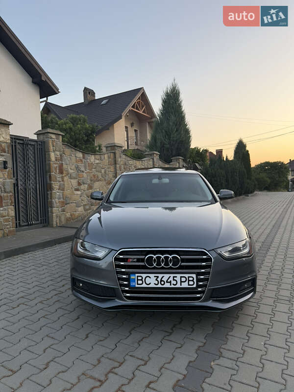 Седан Audi A4 2012 в Львове