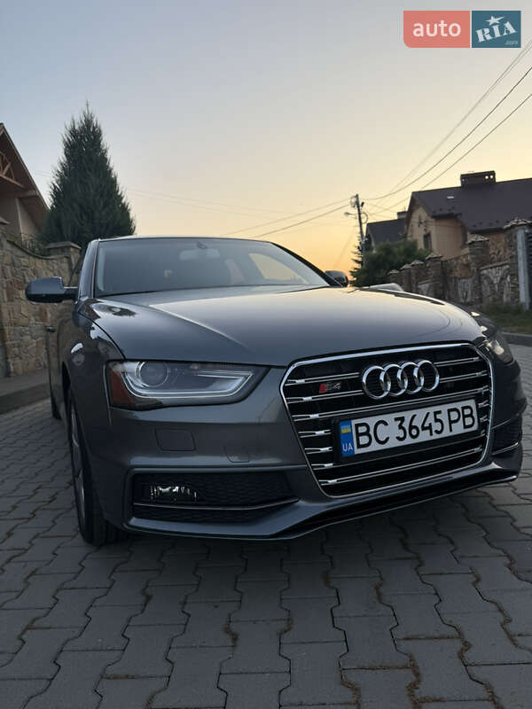Седан Audi A4 2012 в Львове