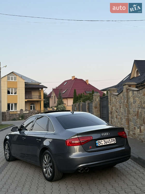 Седан Audi A4 2012 в Львове