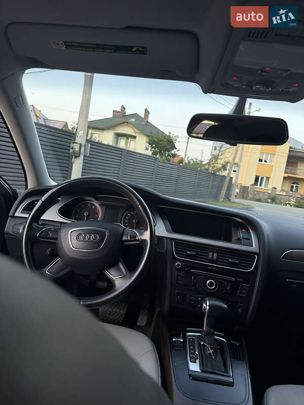 Седан Audi A4 2012 в Львове