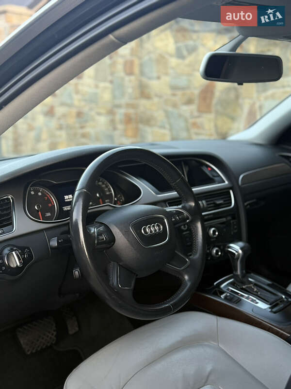 Седан Audi A4 2012 в Львове