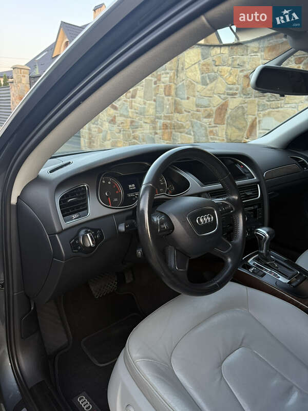 Седан Audi A4 2012 в Львове