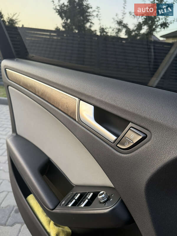 Седан Audi A4 2012 в Львове