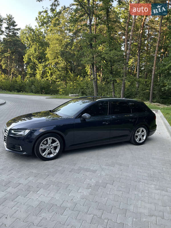 Универсал Audi A4 2018 в Новояворовске