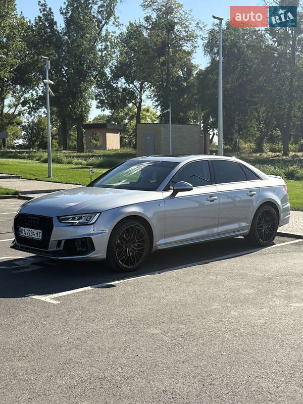 Седан Audi A4 2018 в Киеве