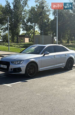 Седан Audi A4 2018 в 