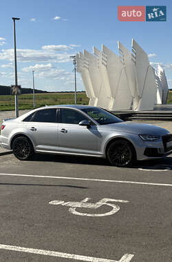 Седан Audi A4 2018 в 