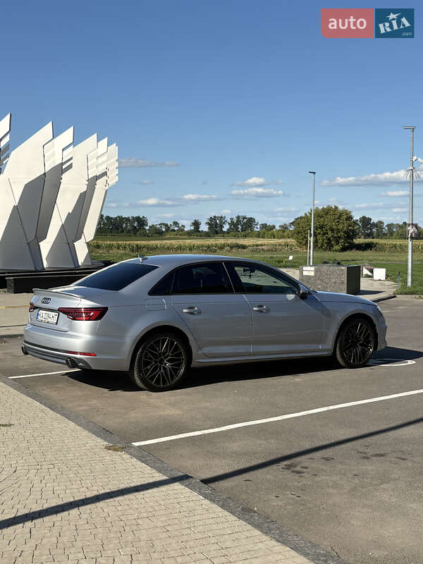 Седан Audi A4 2018 в Киеве