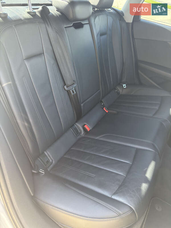 Седан Audi A4 2018 в Киеве