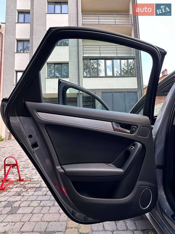 Седан Audi A4 2015 в Львове