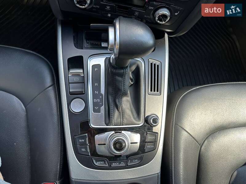 Седан Audi A4 2015 в Львове