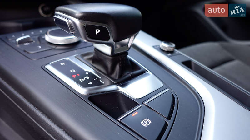 Седан Audi A4 2017 в Киеве