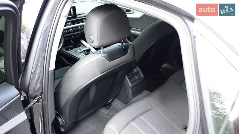 Седан Audi A4 2017 в Киеве