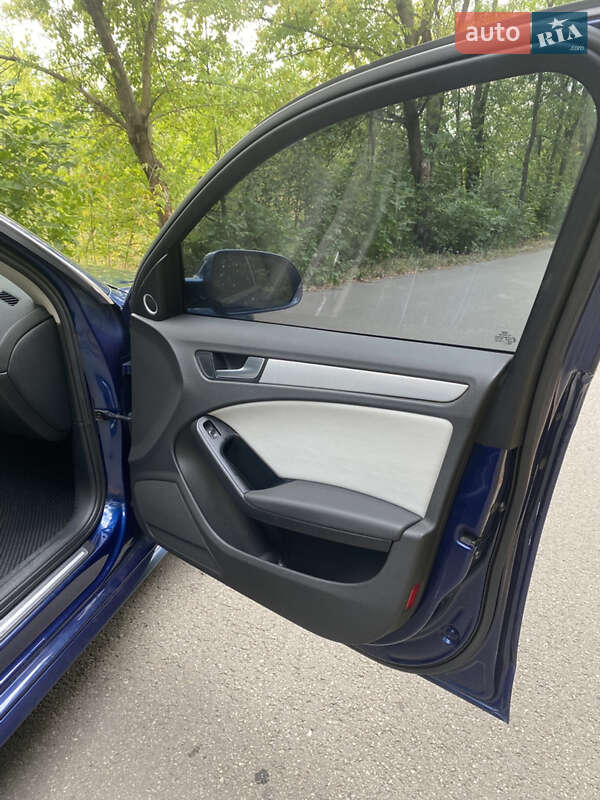 Седан Audi A4 2014 в Днепре