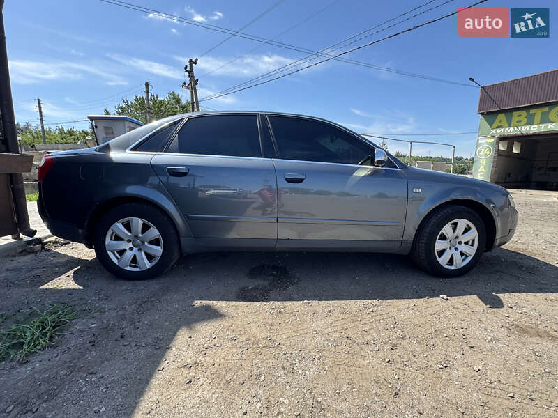 Седан Audi A4 2001 в Чугуеве