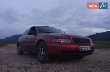 Седан Audi A4 1996 в Долині