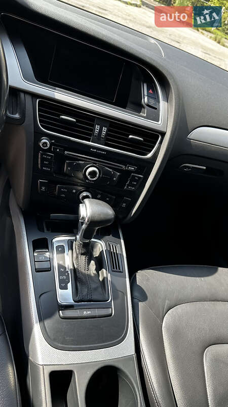 Седан Audi A4 2013 в Львові