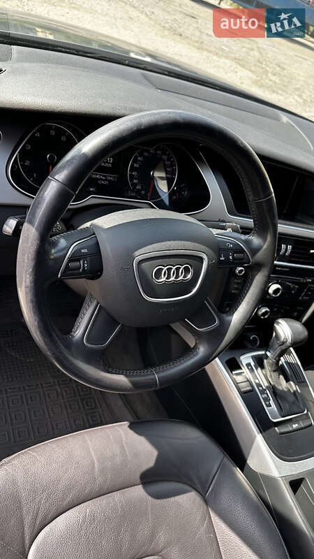 Седан Audi A4 2013 в Львові