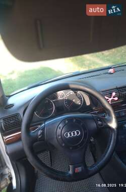 Седан Audi A4 2000 в 